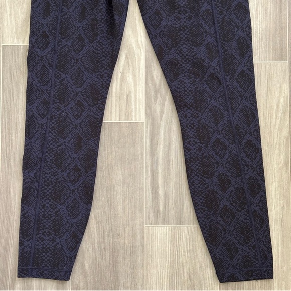 • [Athleta] Ultimate 7/8 Tight • - Picture 9 of 11